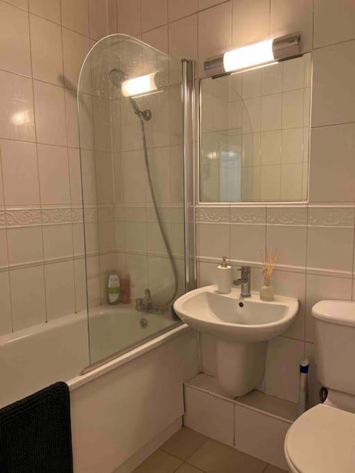 Victorian Stay In Ocean Village Southampton Buitenkant foto
