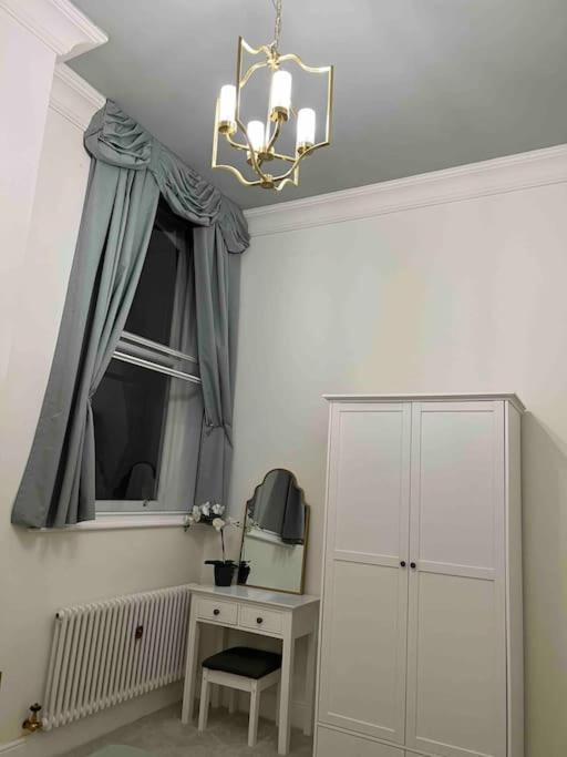 Victorian Stay In Ocean Village Southampton Buitenkant foto