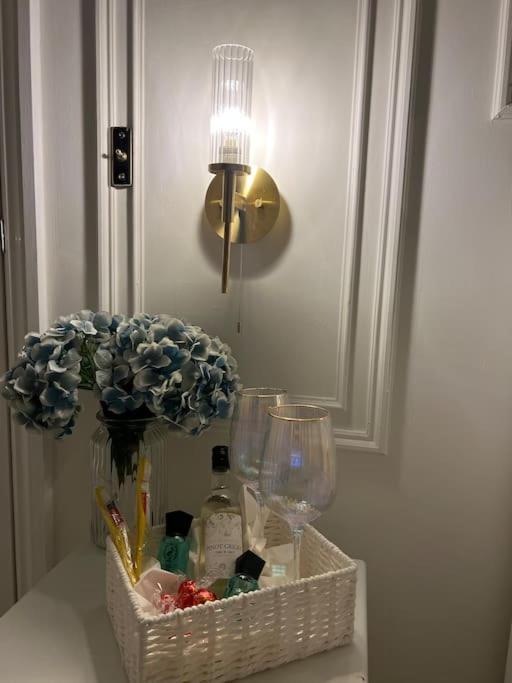 Victorian Stay In Ocean Village Southampton Buitenkant foto